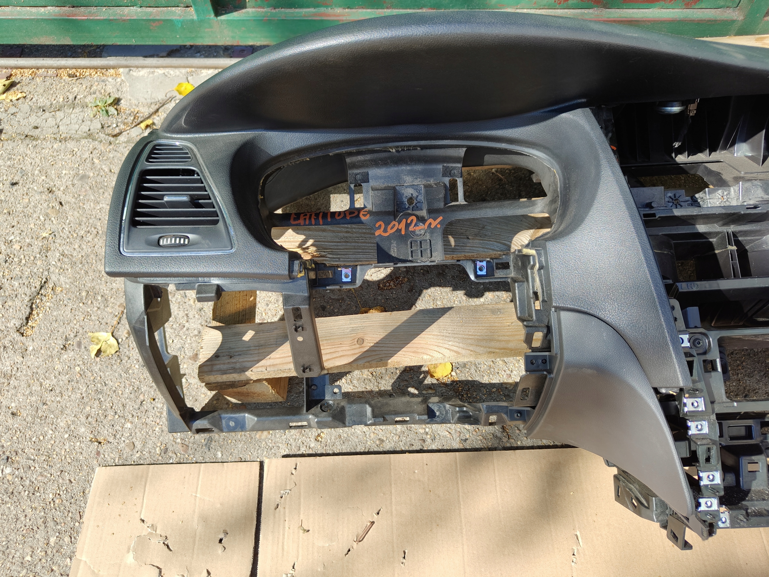 RENAULT LATITUDE 12R dashboard cockpit airbag tension belts