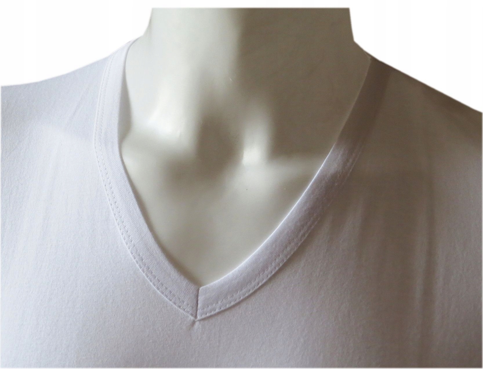 4szt- Podkoszulek męski NOTTINGHAM biały V-neck XL Rozmiar XL