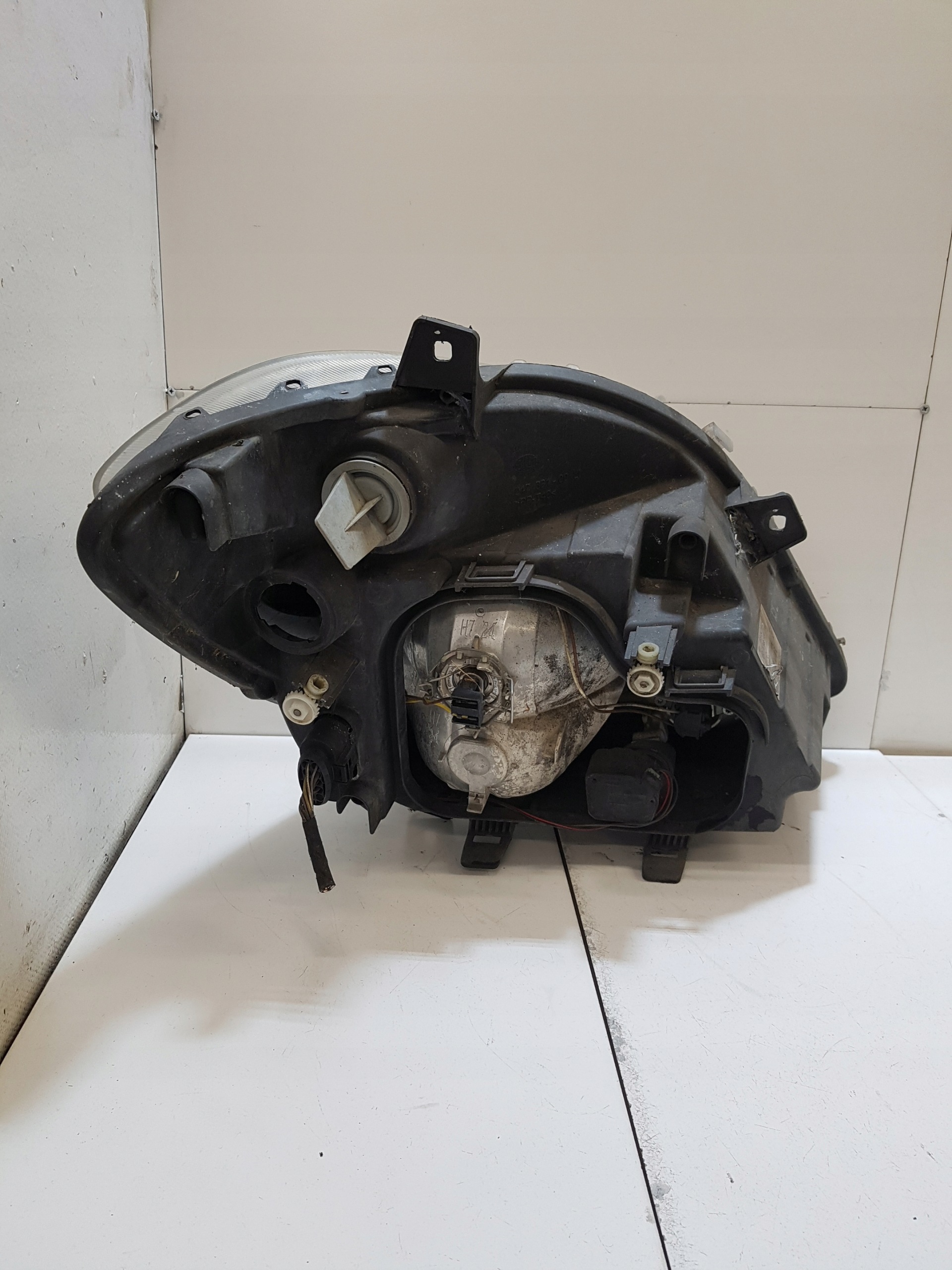light left front MERCEDES-BENZ SPRINTER 906 A9068200161