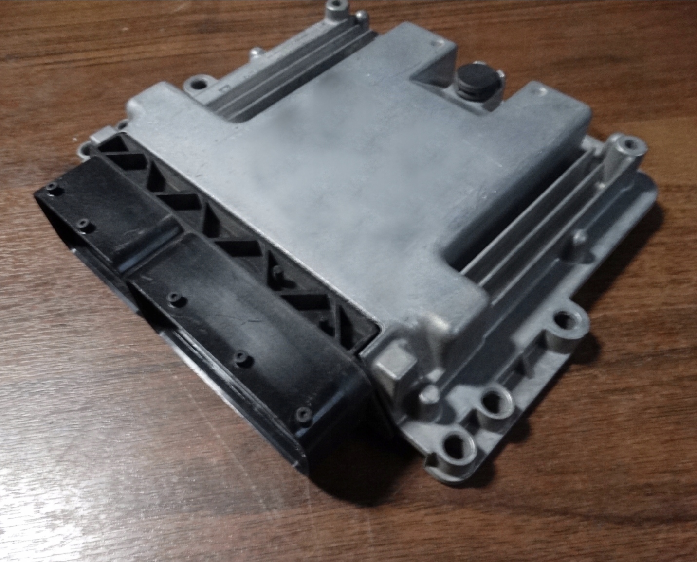 IDEALNY control unit of the engine MASERATI LEVANTE 3.0D 1 9