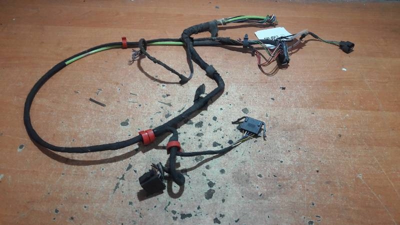 WIAZKA DRZWI LEWY PRZOD VW GOLF III Producent części 1A First Automotive