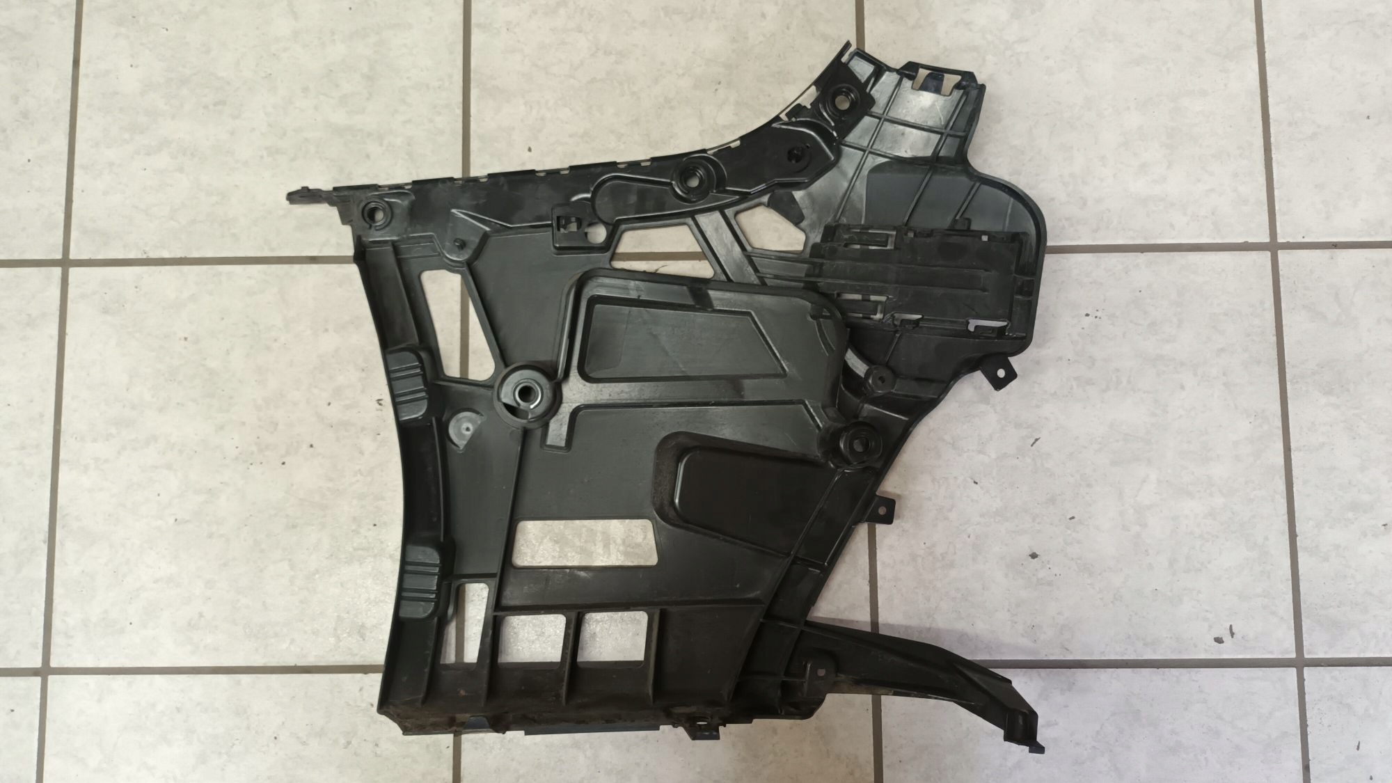 right or left bumper bracket of the rear BMW 3 G21 2018->