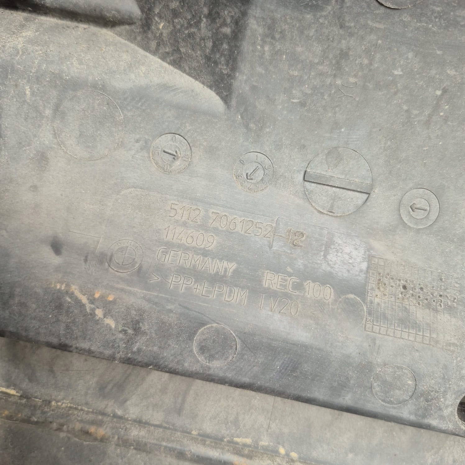 BMW 5 E60 sedan 03-07 bumper rear part rear PDC
