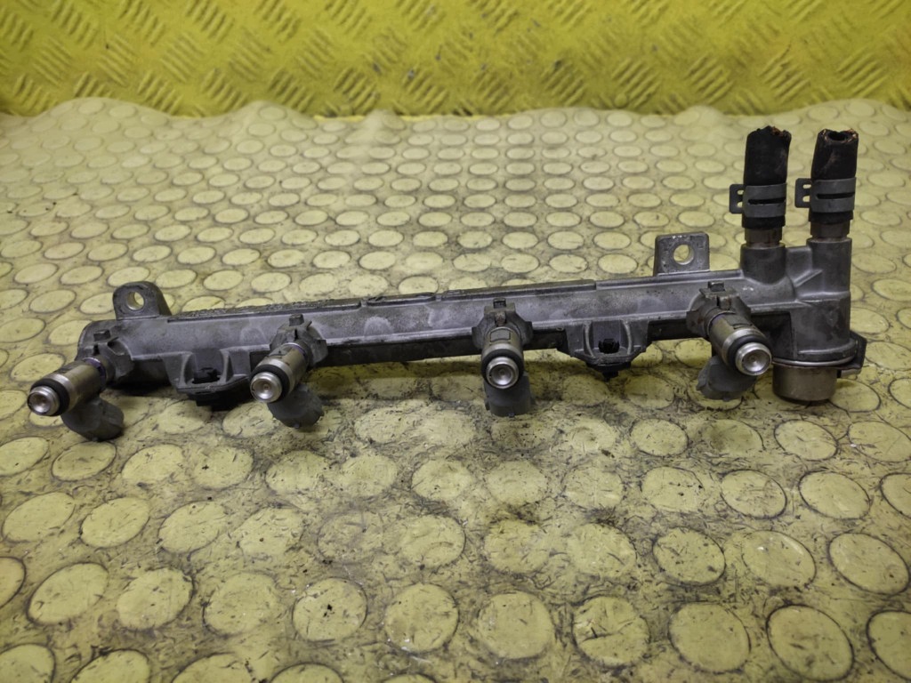 SEAT LEON and 1.6 injection ramp 036133319