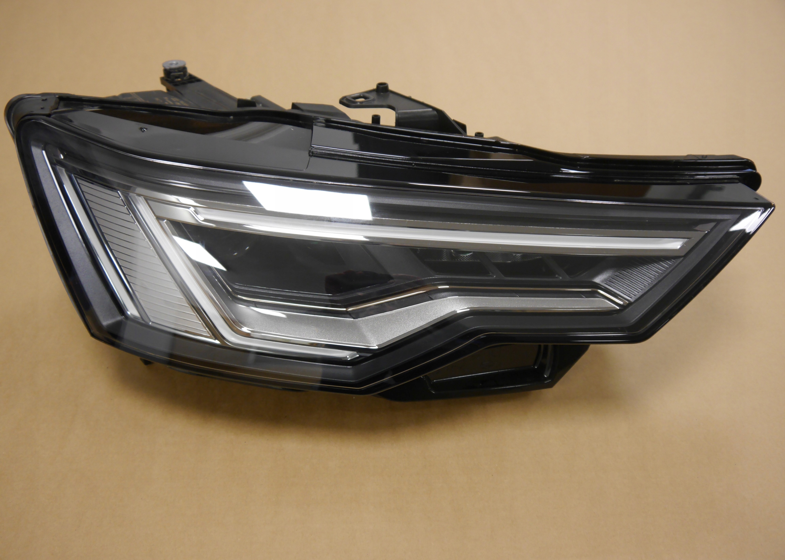 AUDI A6 C8 LAMPA FULL LED 4K0941040A