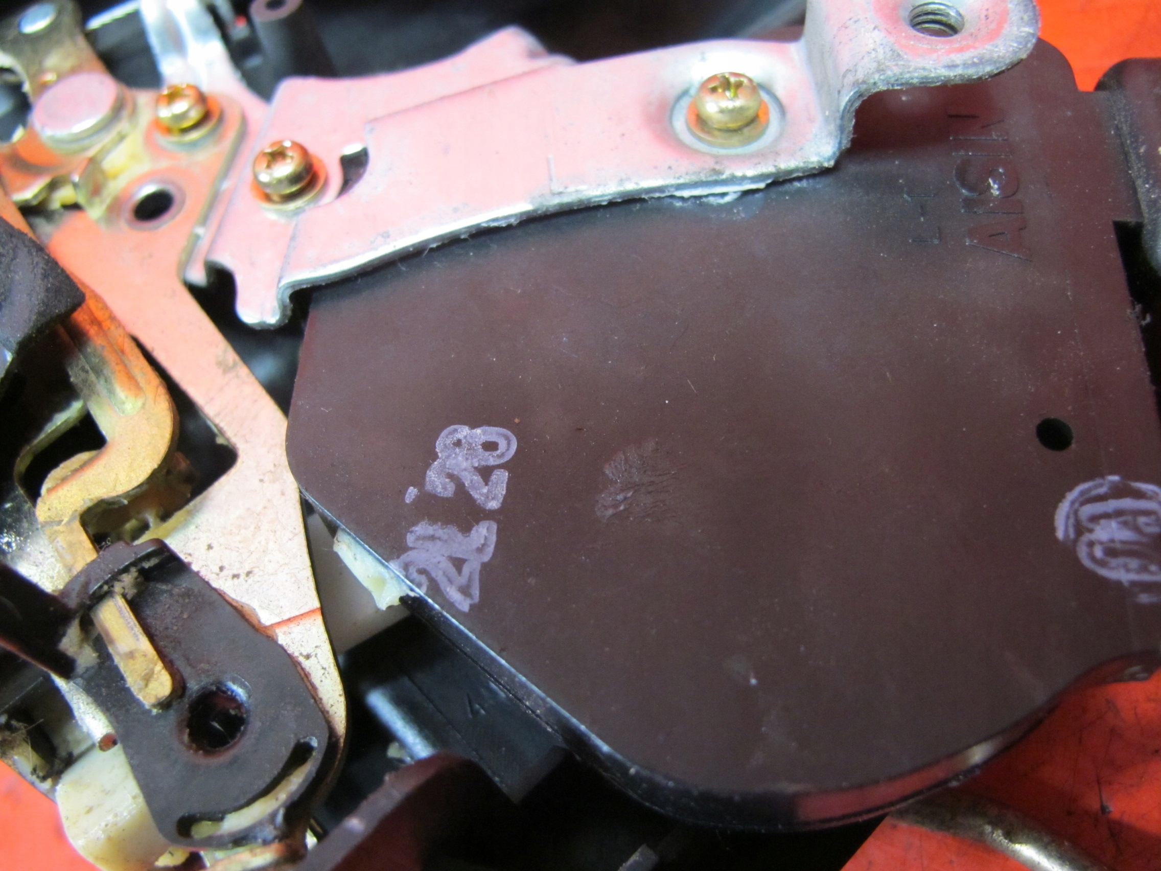 TOYOTA RAV4 II 2 lock door rear part left 2PIN 01-05