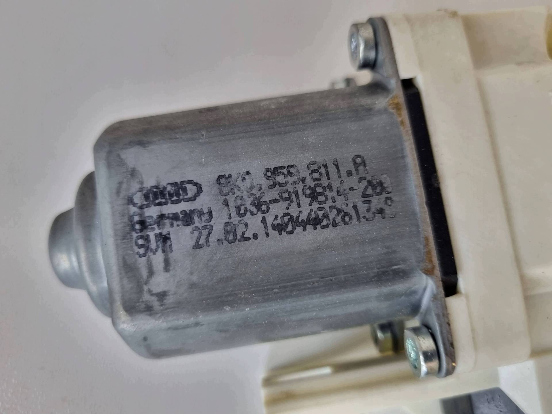 mini motor windows rear part left side Skoda Superb 2 facelift 3T 2014 8K0959811A