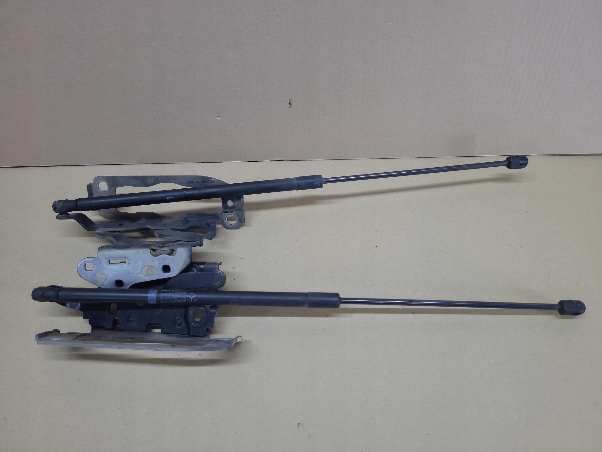 hinge bonnets Mercedes-Benz C W204 2008 A2048800728