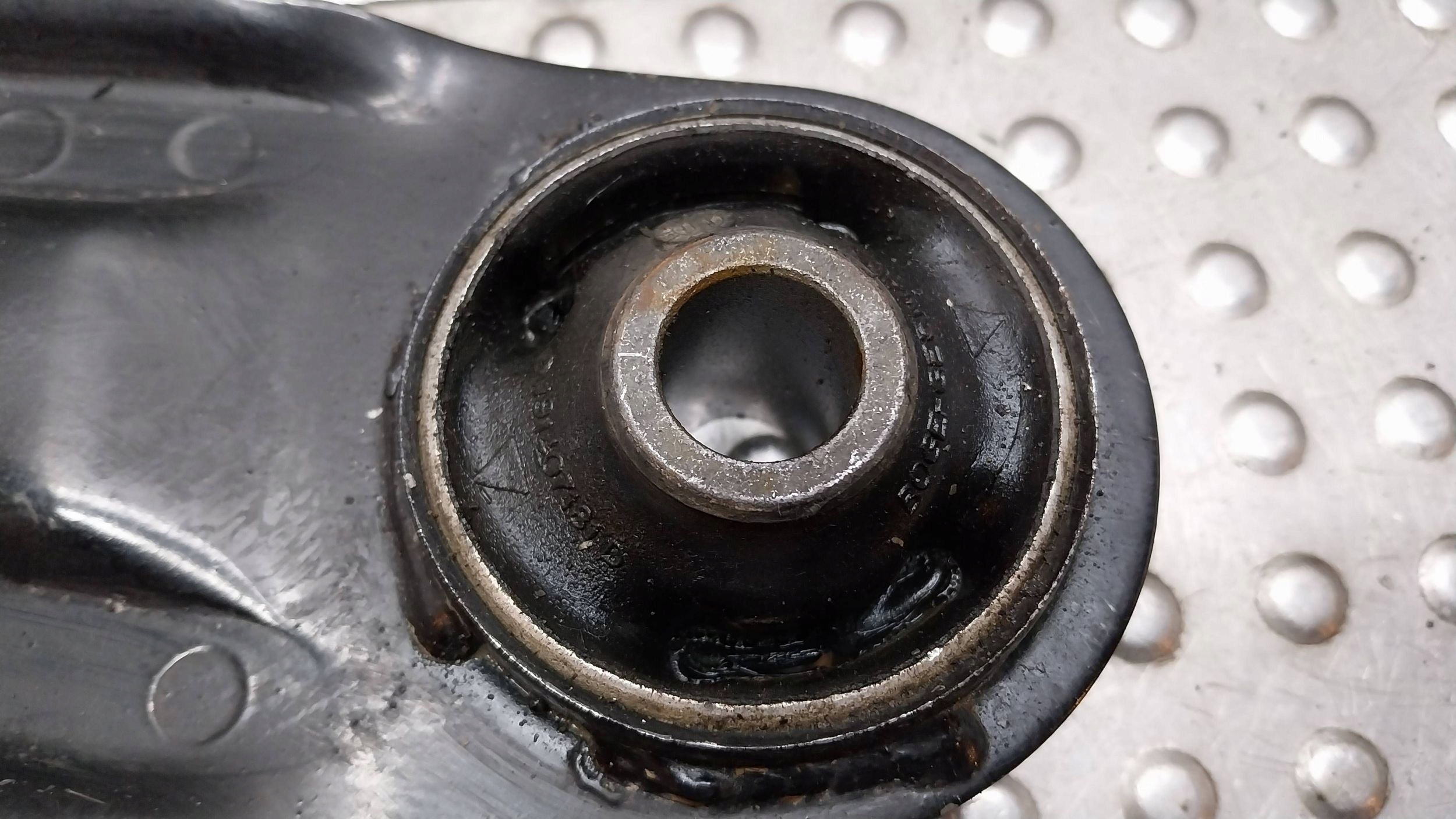arm right front 1H0407158 VW GOLF III