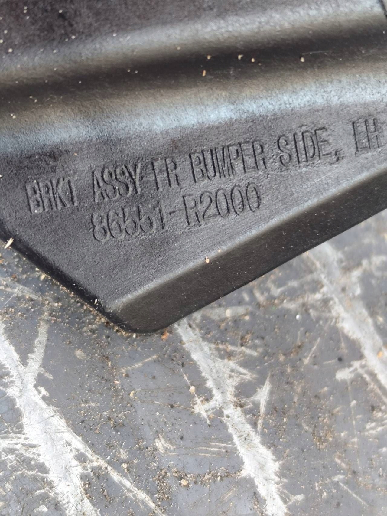 KIA SPORTAGE V support holder of a bumper front left 86551R2000