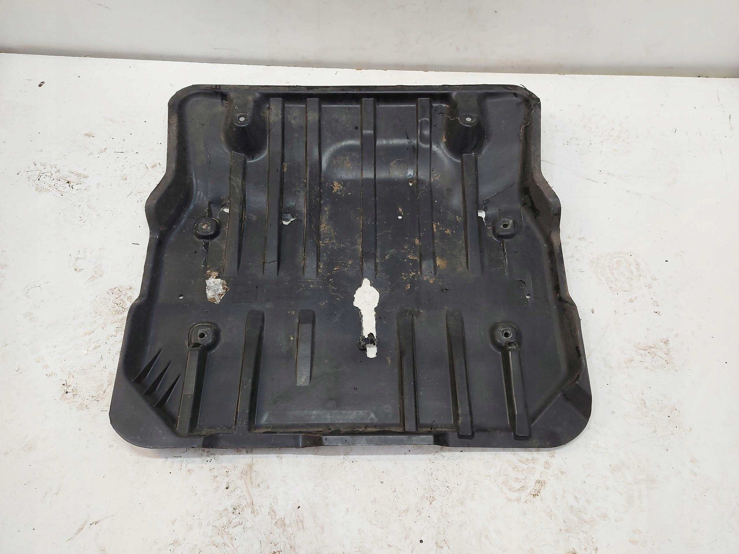 Mercedes EQC 400 W293 cover cover below engine A2935241900