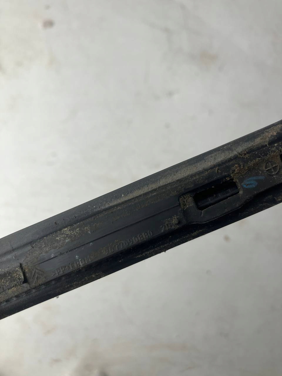 moulding dust door right front C4 PICASSO II CHROM 9677090880 #28