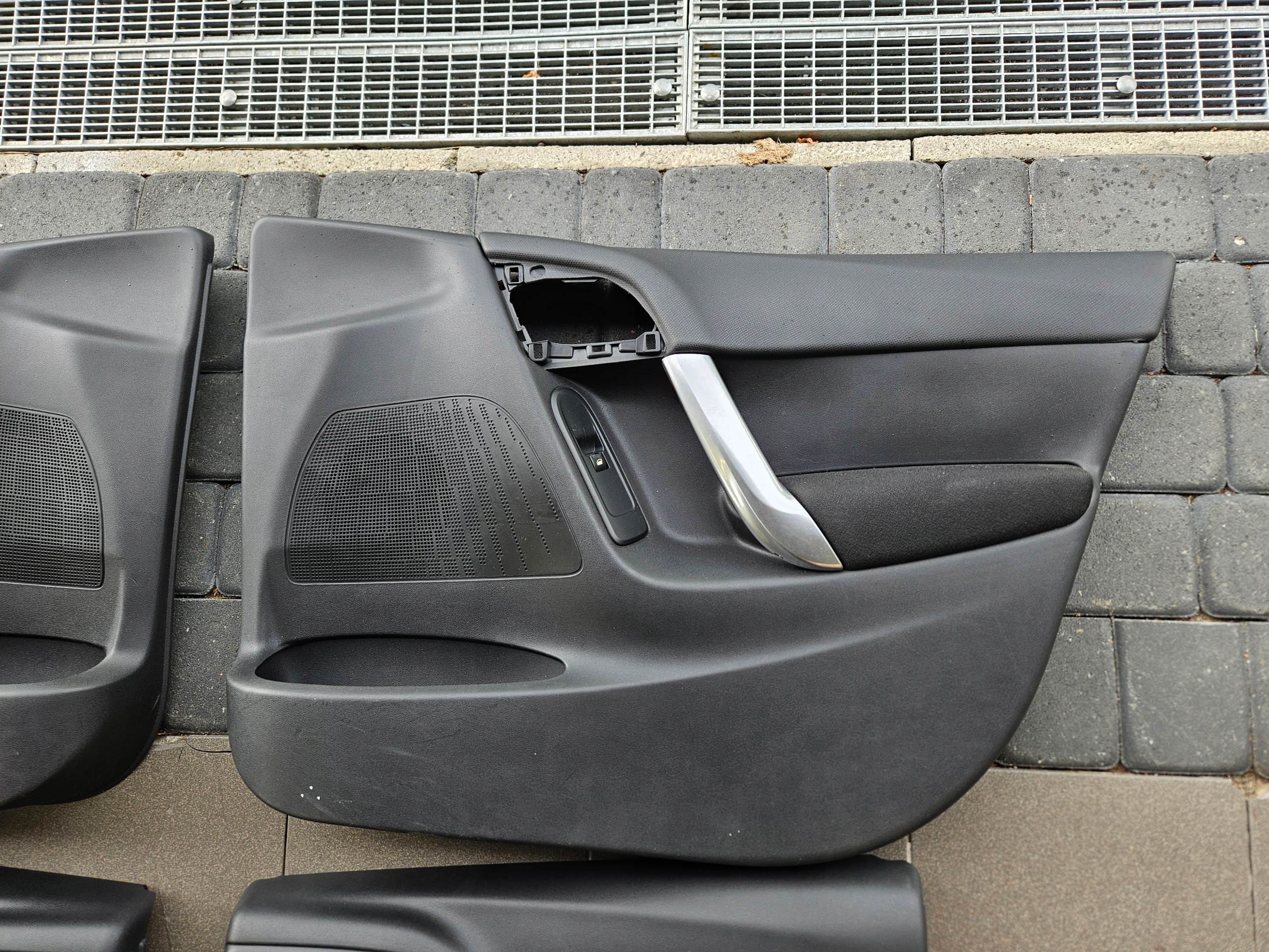 upholstery side for door CITROEN C3 II 2010
