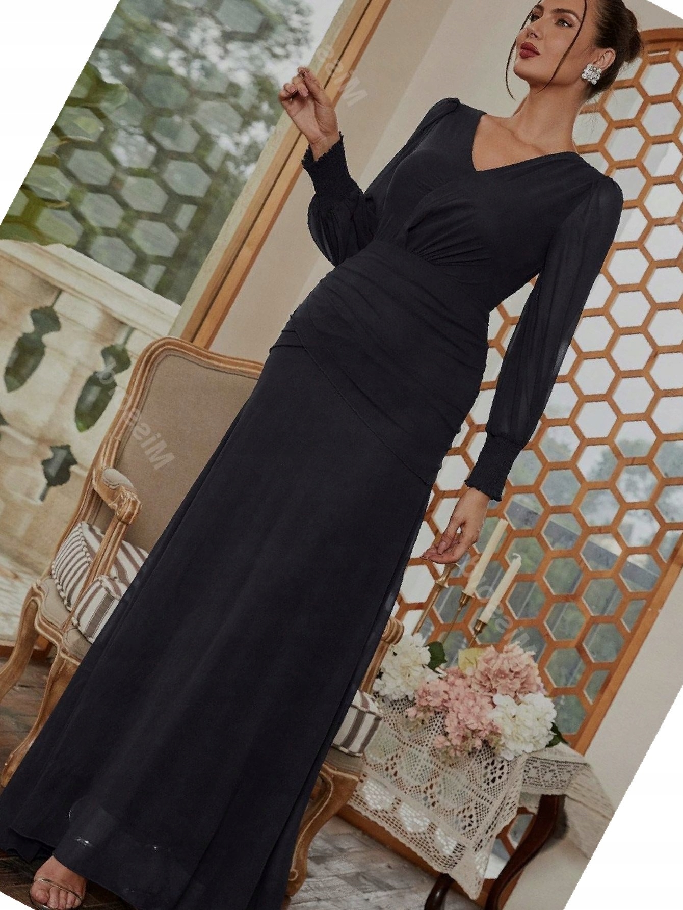 Šaty s výstřihem do V Černá Miss Prošívaná Balová Ord Šifonová S