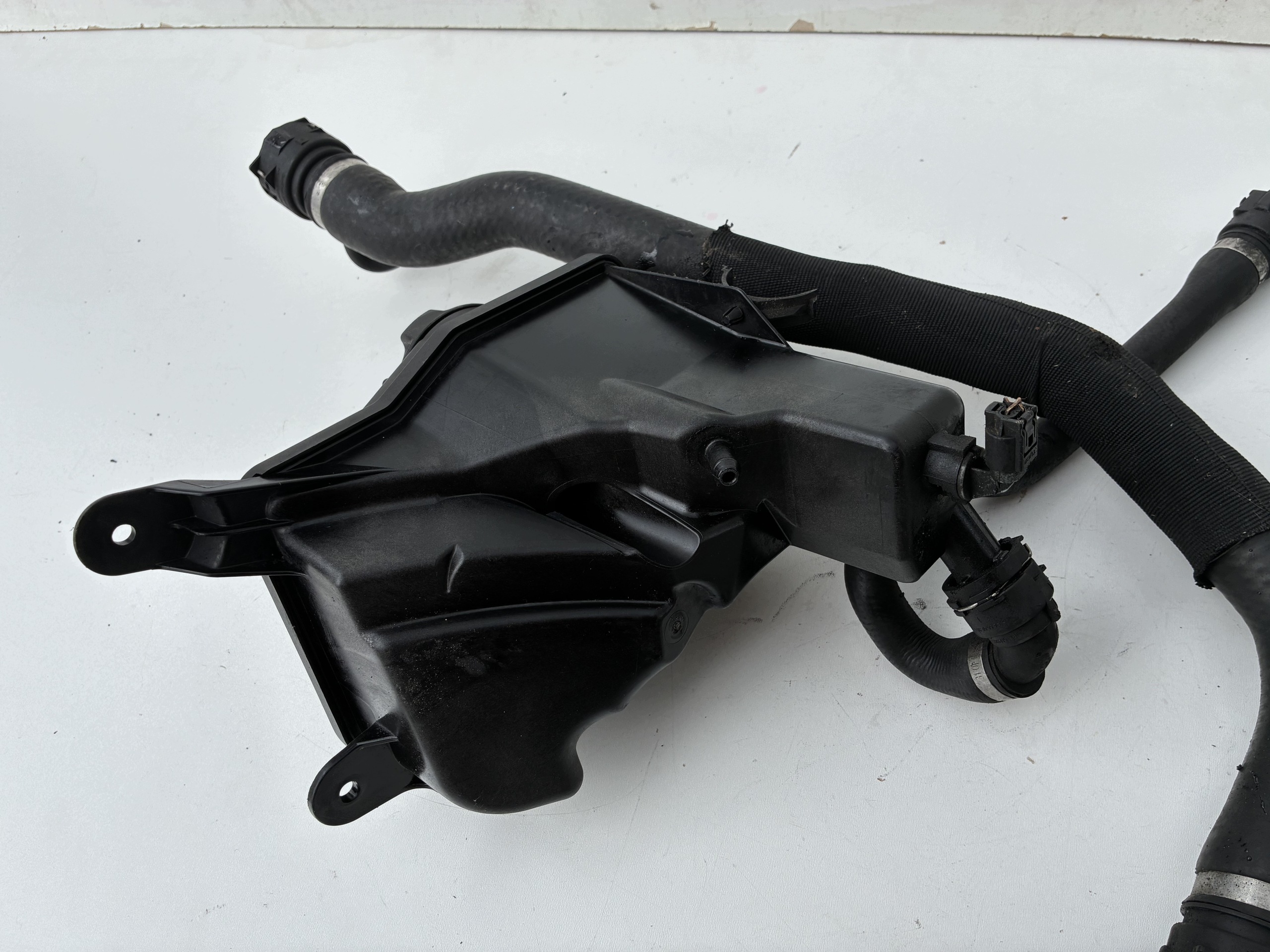 Scheibenwaschbehälter des Wassers BMW E90 E91 E92 E87 E81 E82 N47 M47 2.0D N57 M57