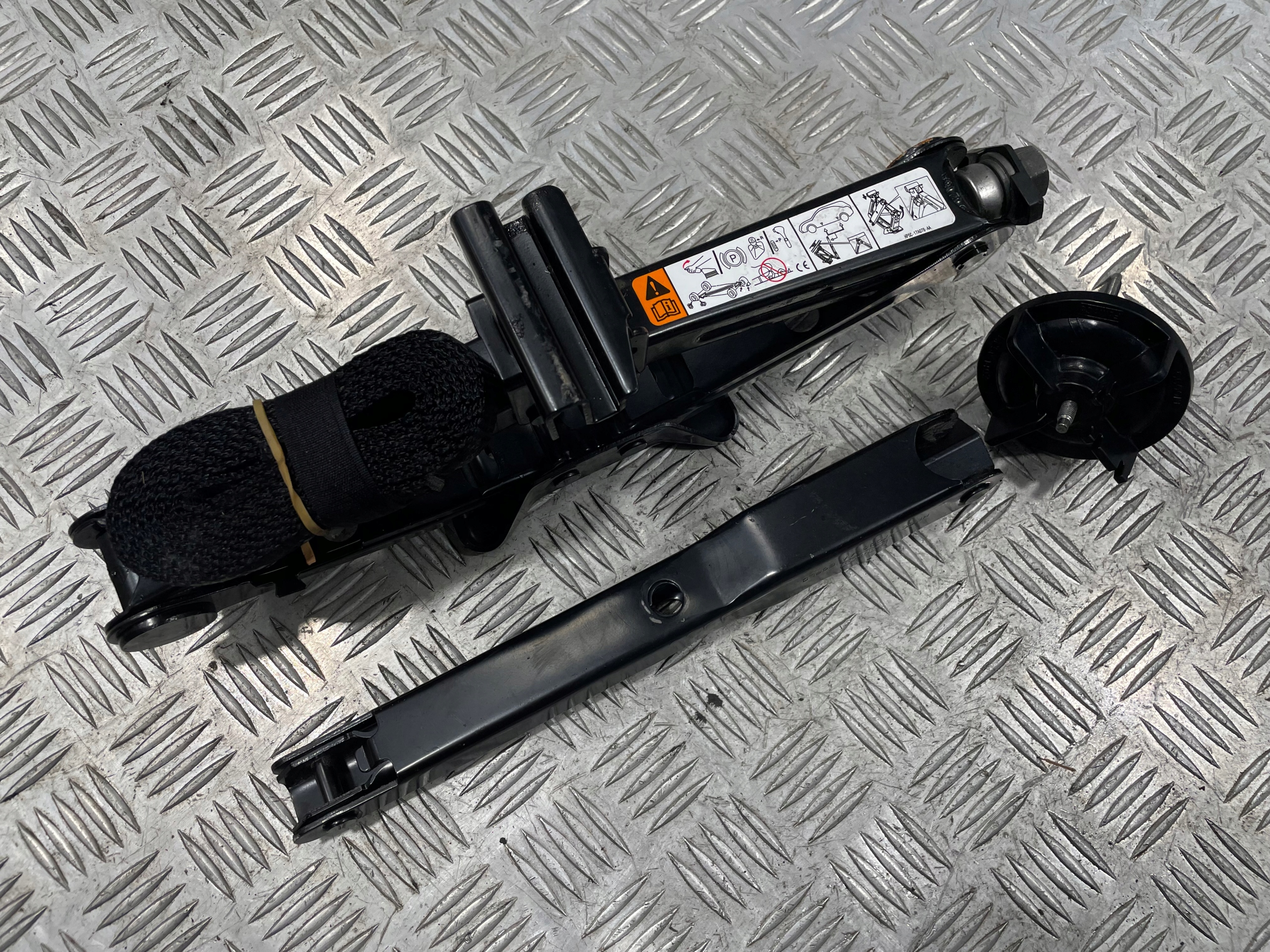 LEWAREK PODNOŚNIK SAMOCHODOWY LINCOLN MKZ 2013-2020 HP5C-17080-AA