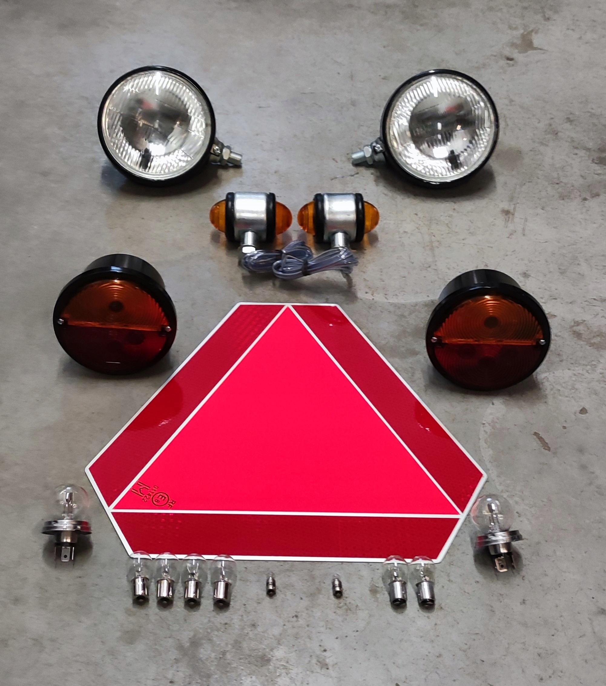 ZLOC330 - КОМПЛЕКТ ОСВЕТИТЕЛЬНЫХ ЛАМП С ЛАМПАМИ C-330