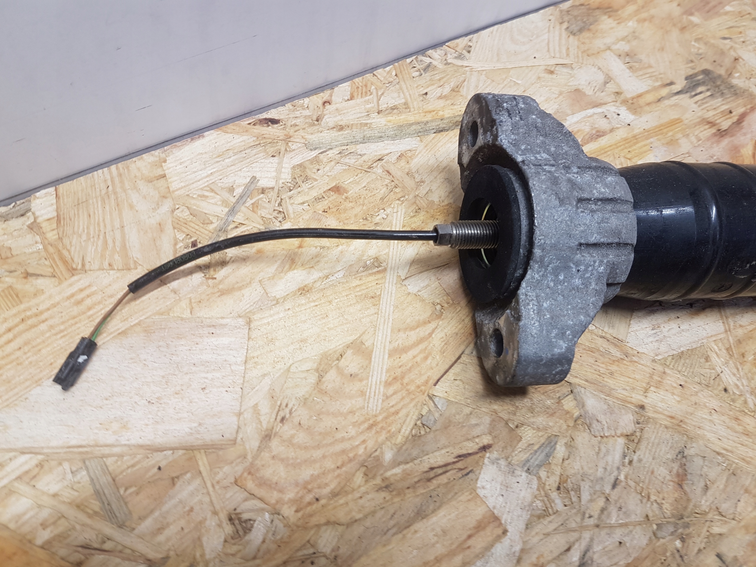 shock absorber rear MASERATI LEVANTE 670037439