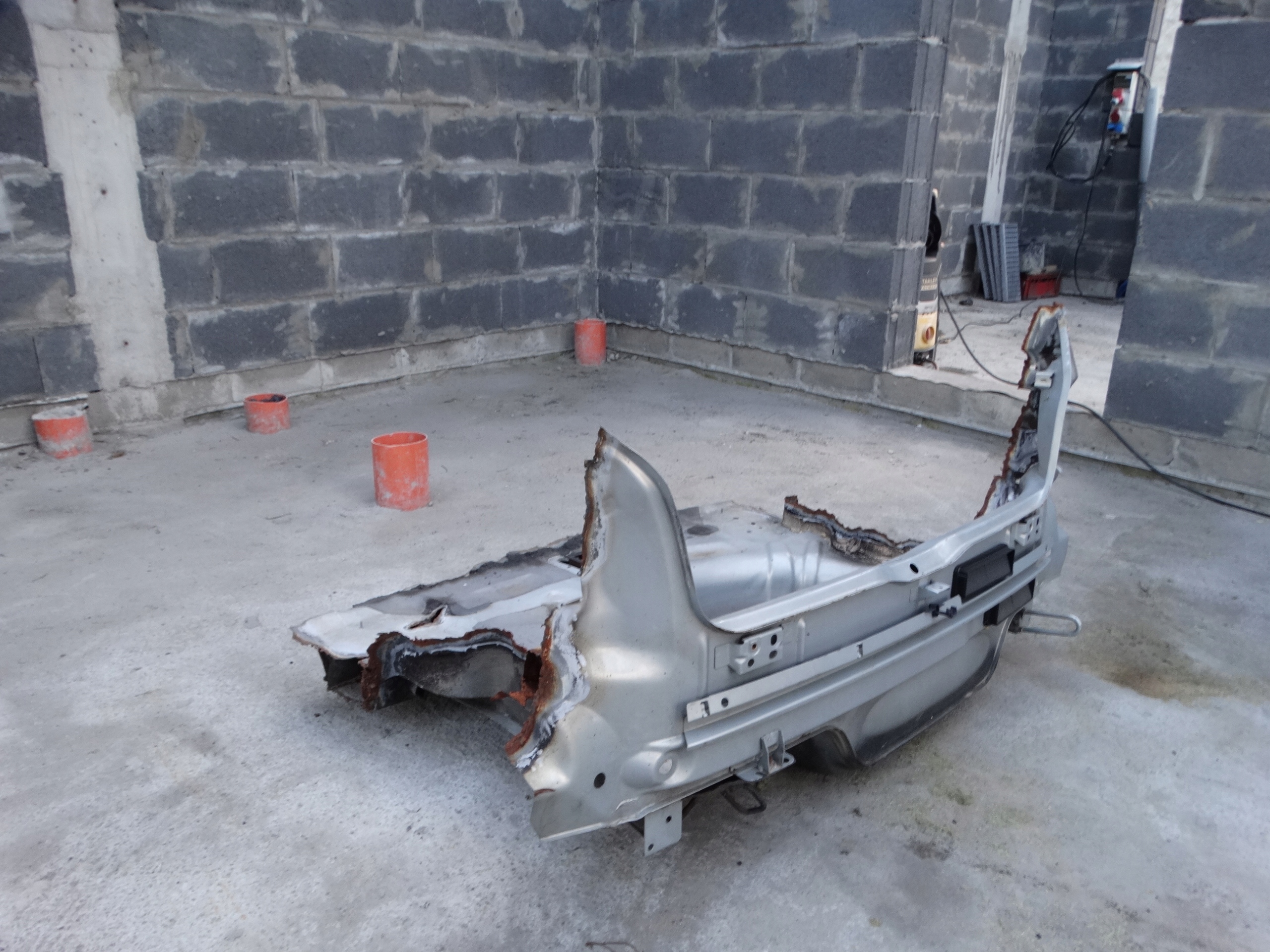 ПОЯС ЗАДНЯЯ ВАННА RENAULT TWINGO И LIFT