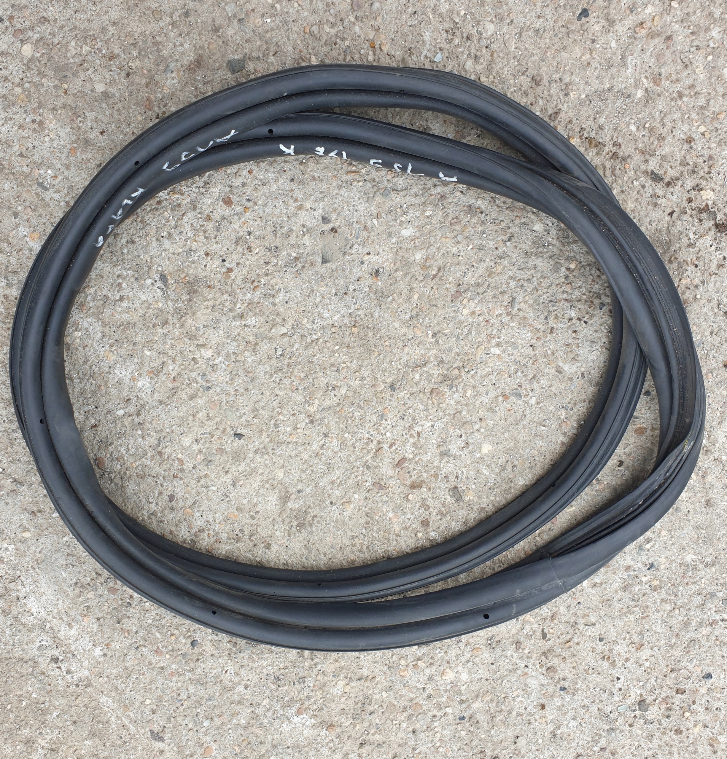 Uszczelka klapy bagażnika tył ALFA Romeo 159 sedan