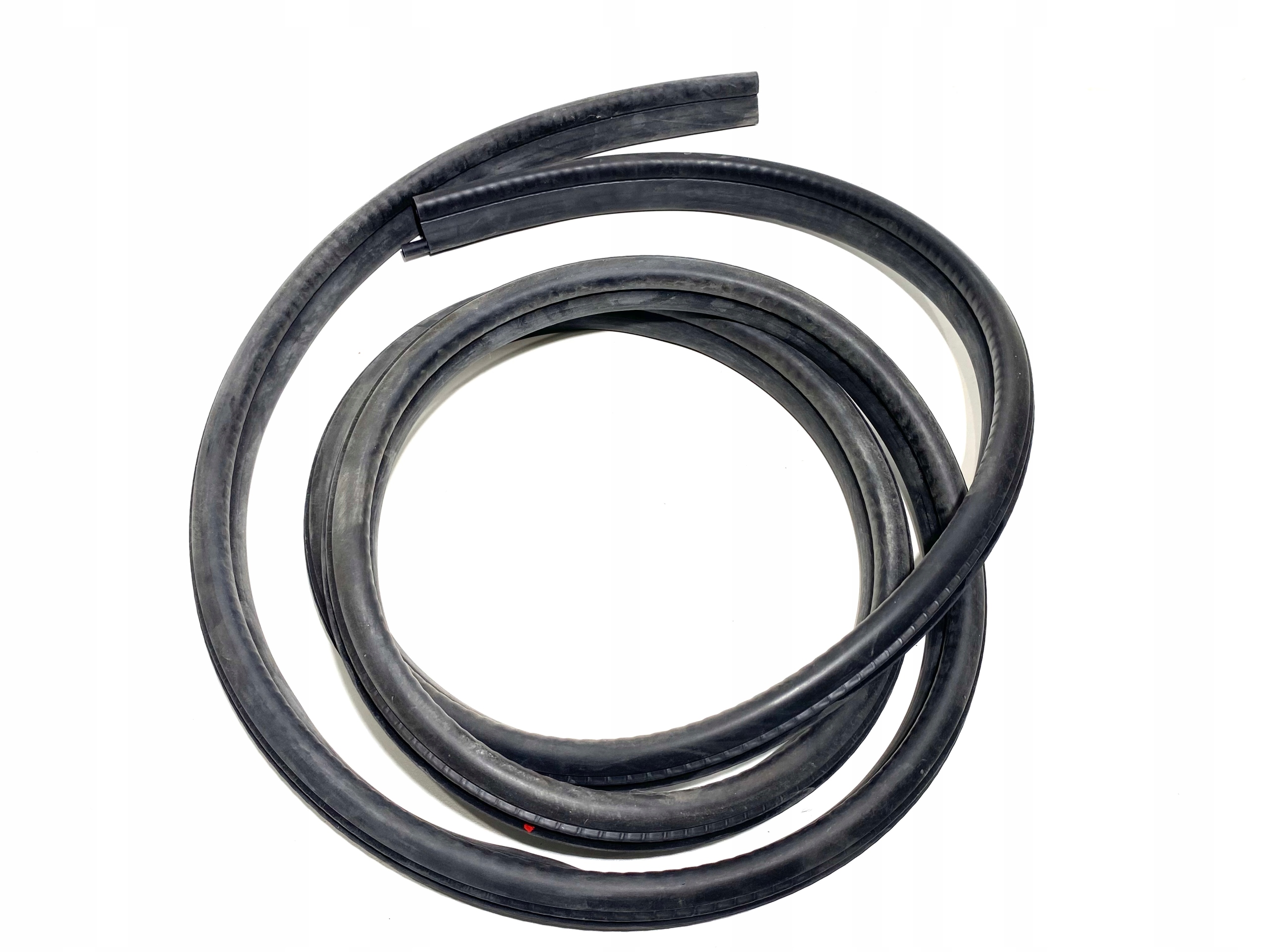 Уплотнитель двери п зд BMW E36 8196290