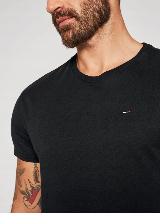 TOMMY JEANS T-shirt Regular Fit čierny DM0DM04411 M Pohlavie muž