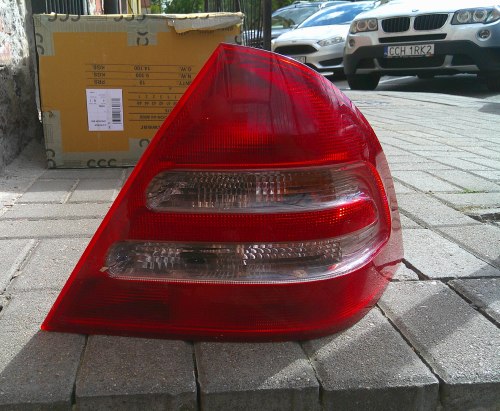 MERCEDES C KLASA W203 00-04 SEDAN PRAWA TYLNA LAMPA ORYGINAŁ 2038200264