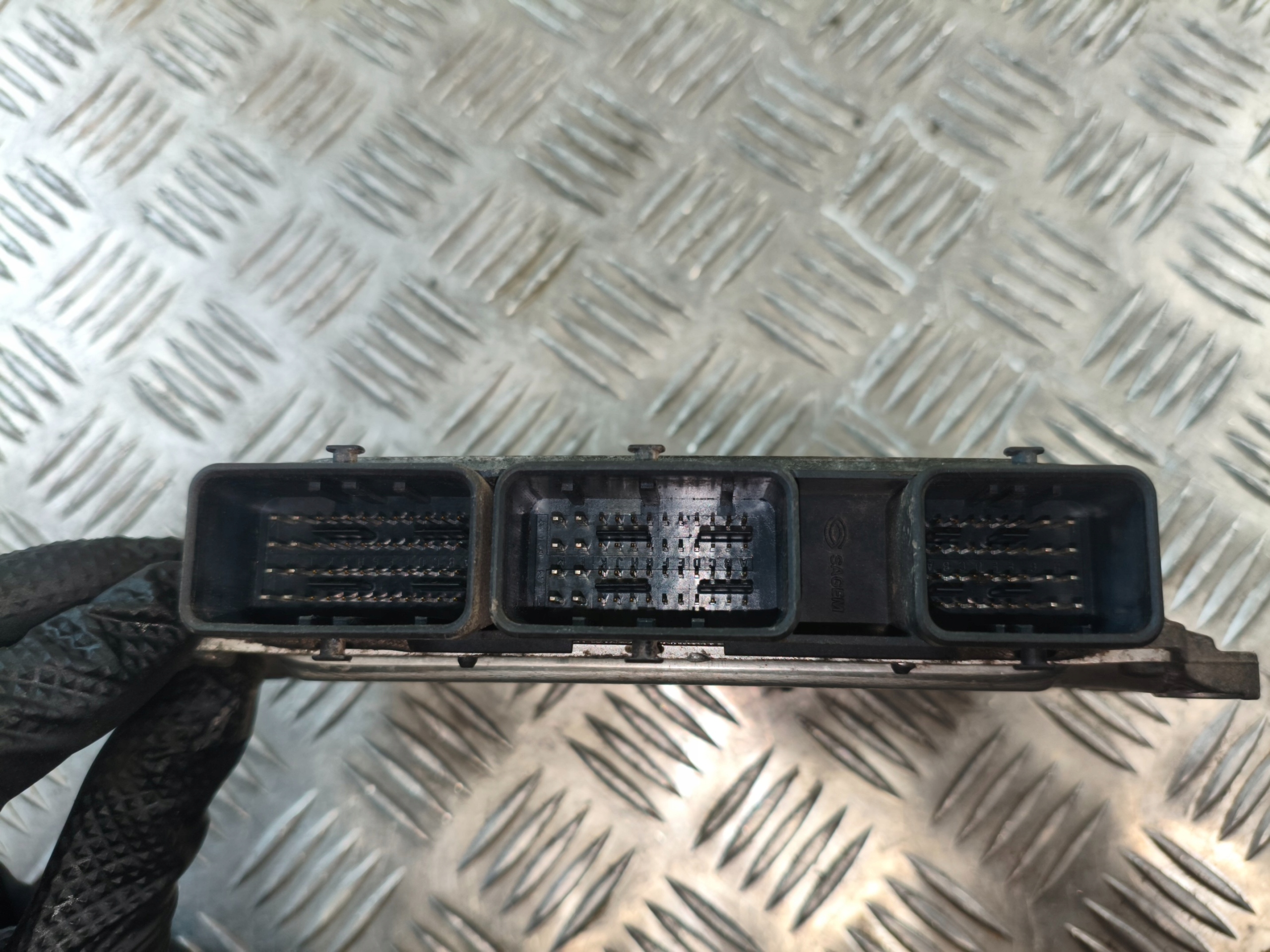 control unit of the engine RENAULT MEGANE II 2 2.0T 8200384398