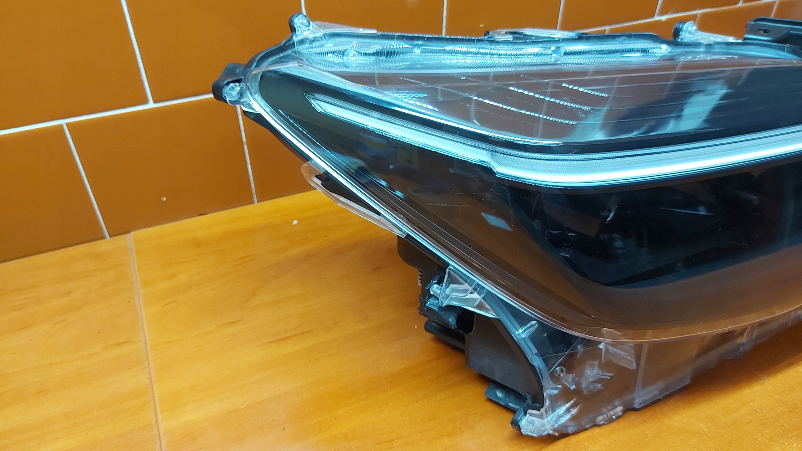 REFLEKTOR light right right front TOYOTA YARIS CROSS 20