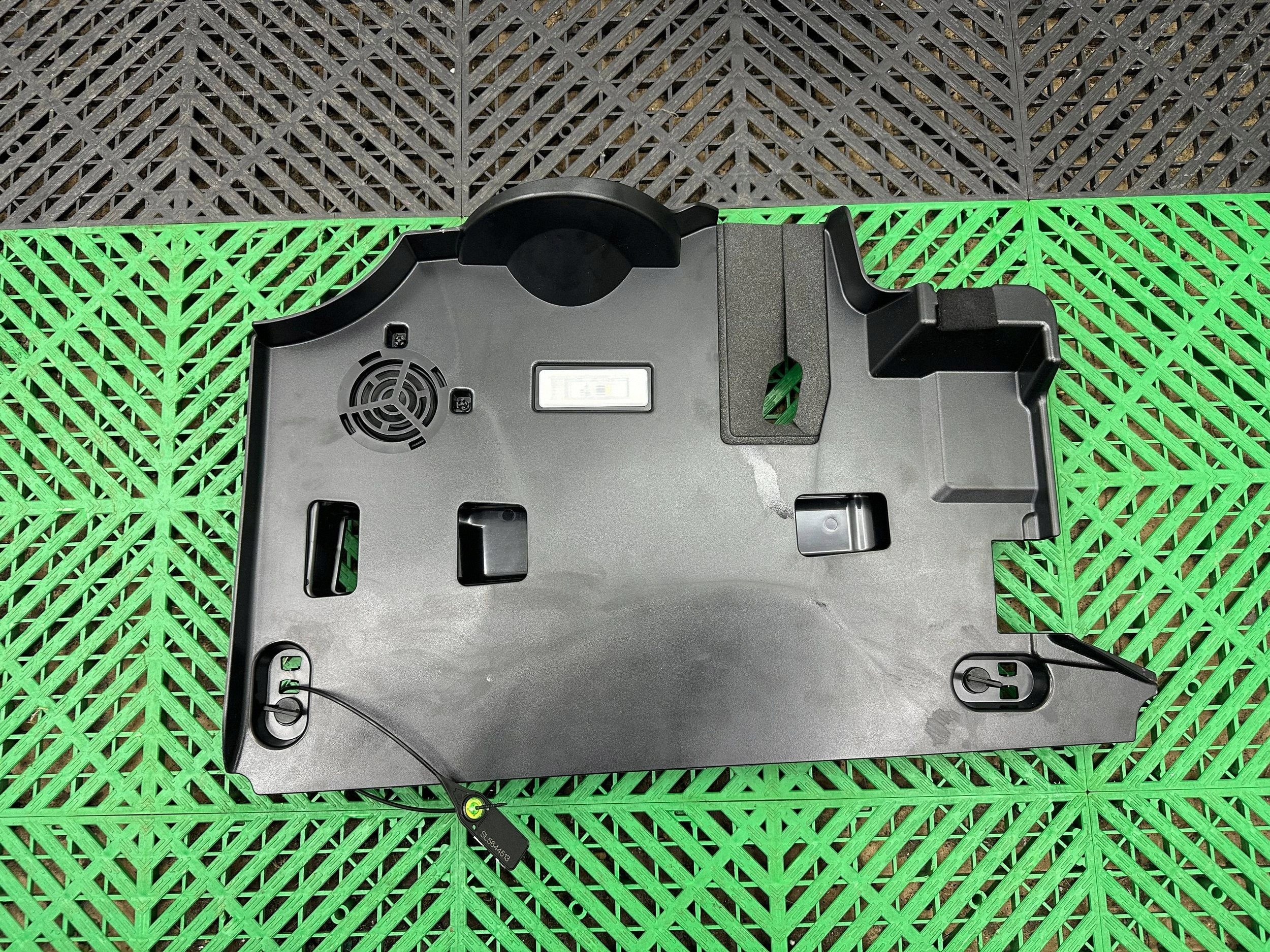 cover below steering wheel, BMW X5 G05 9399369