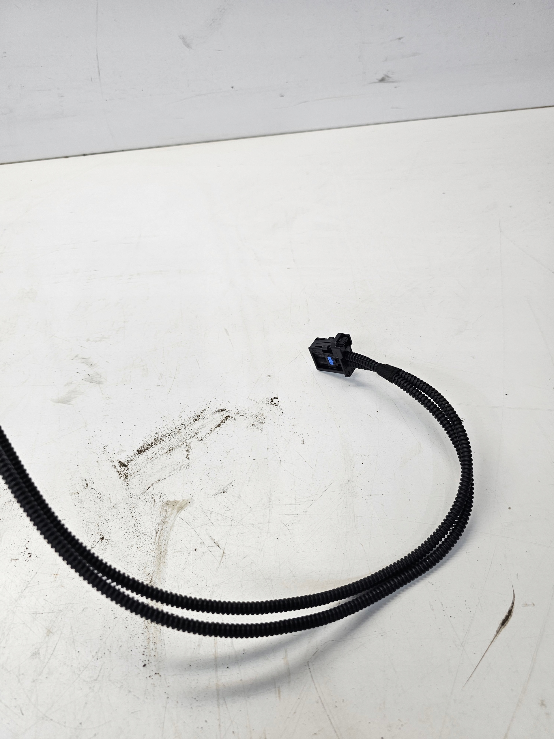 KABEL SWIATLOWOD AUDI A4 A5 A6 A7 Q5 4E0973702