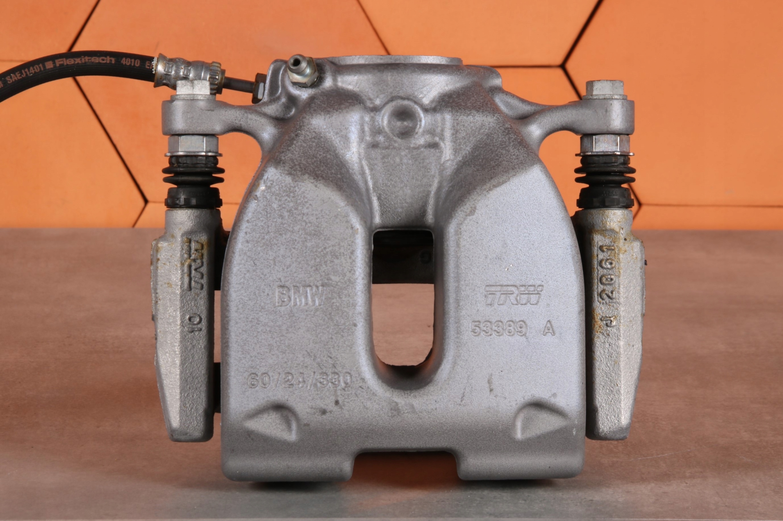 BMW G30 G31 caliper brake left front front 6872799 60/24/330 15 km !!!