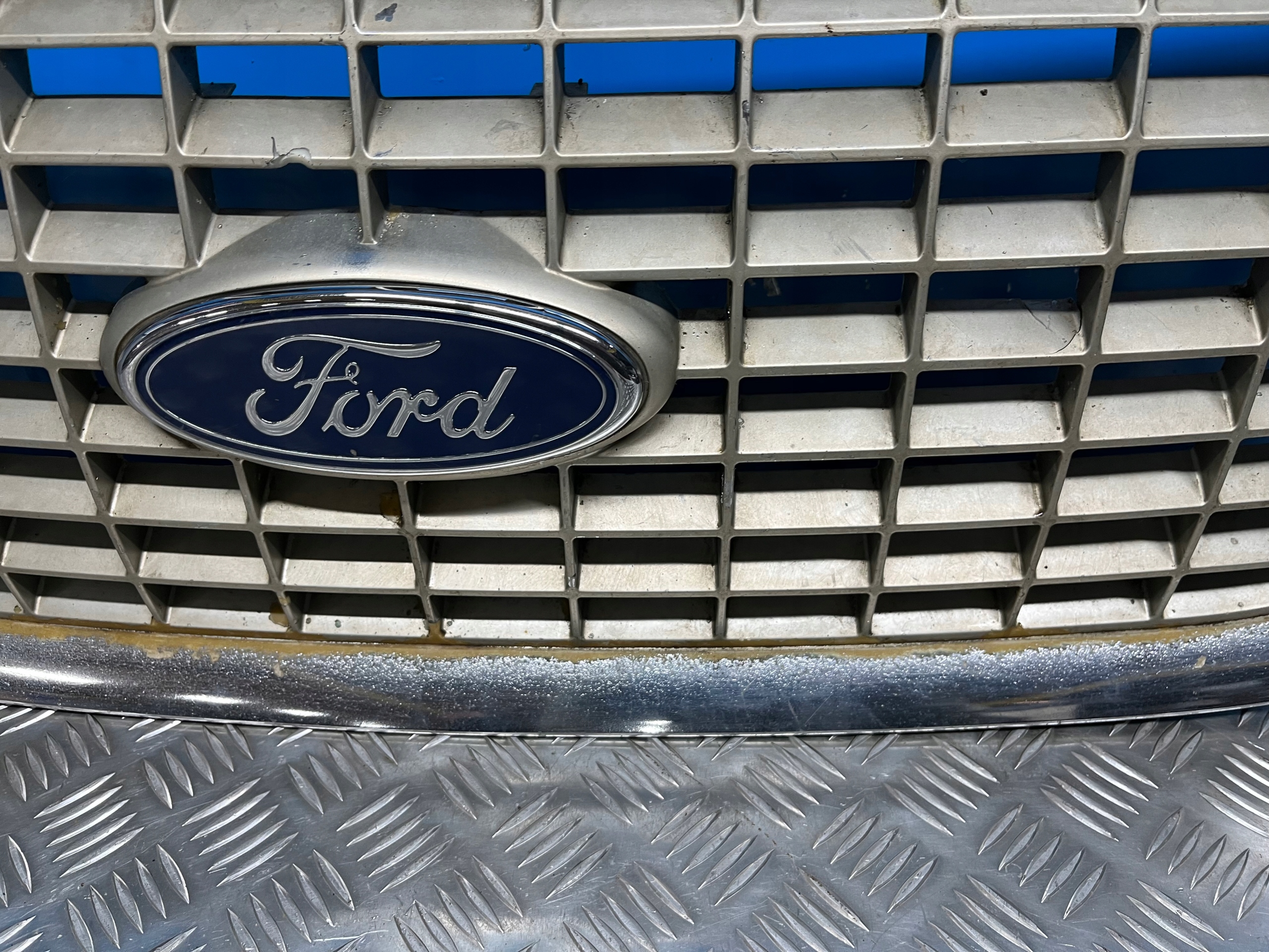 FORD EXPEDITION II 02- решетка радиатора хром Emblemat