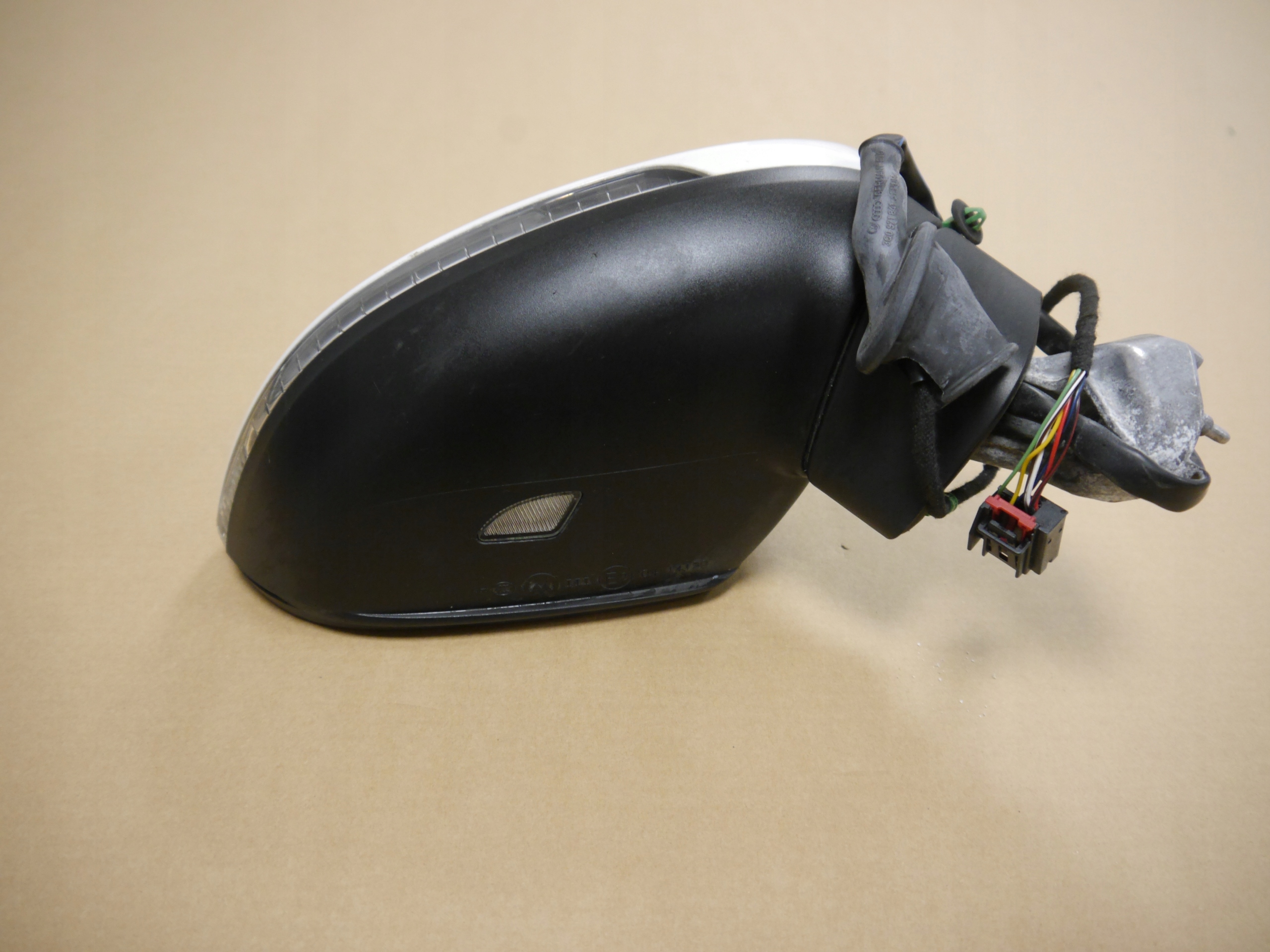 VW PASSAT B8 LUSTERKO PRAWE 7 PIN LC9A FOTOCHROM Numer katalogowy części 3G1857502