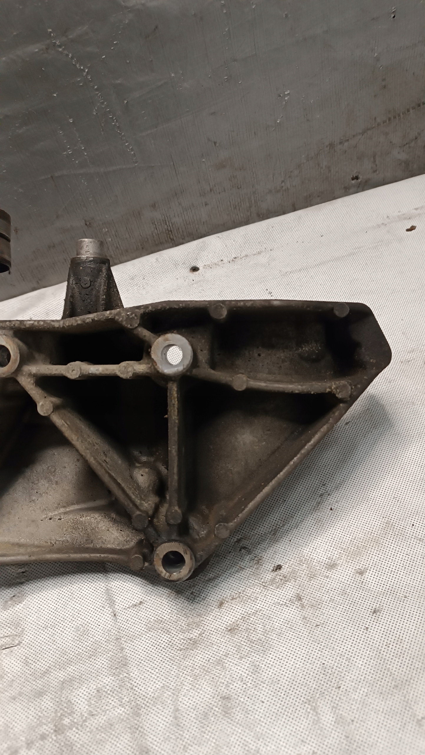 Stütze Halter ALTERNATORA RENAULT LAGUNA II 1.9DCI
