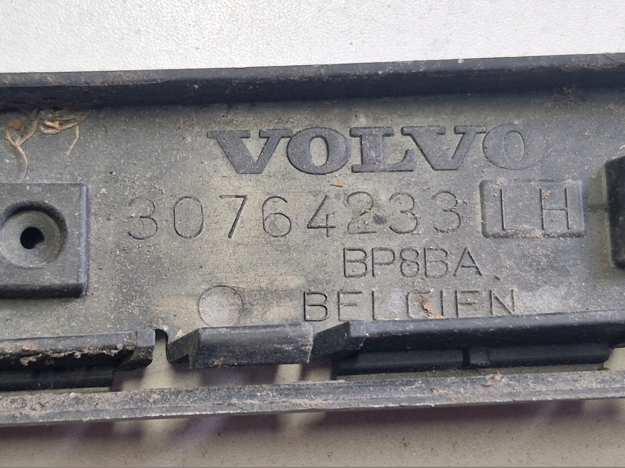 bumper bracket left rear part VOLVO V50 30764233