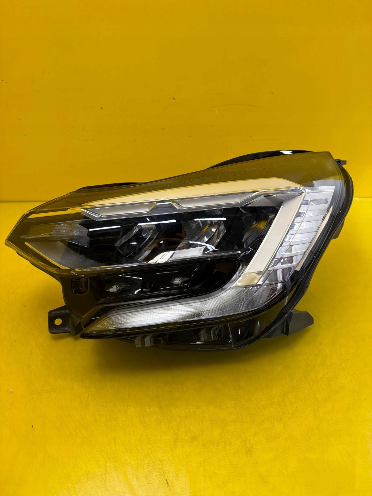 light left front Renault Captur II Full Led 260608054R