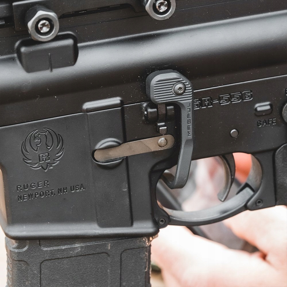 Замок Звальняцы в Дзервинье, AR15 Magpul MAG980 модель B.A.D. Рычаг