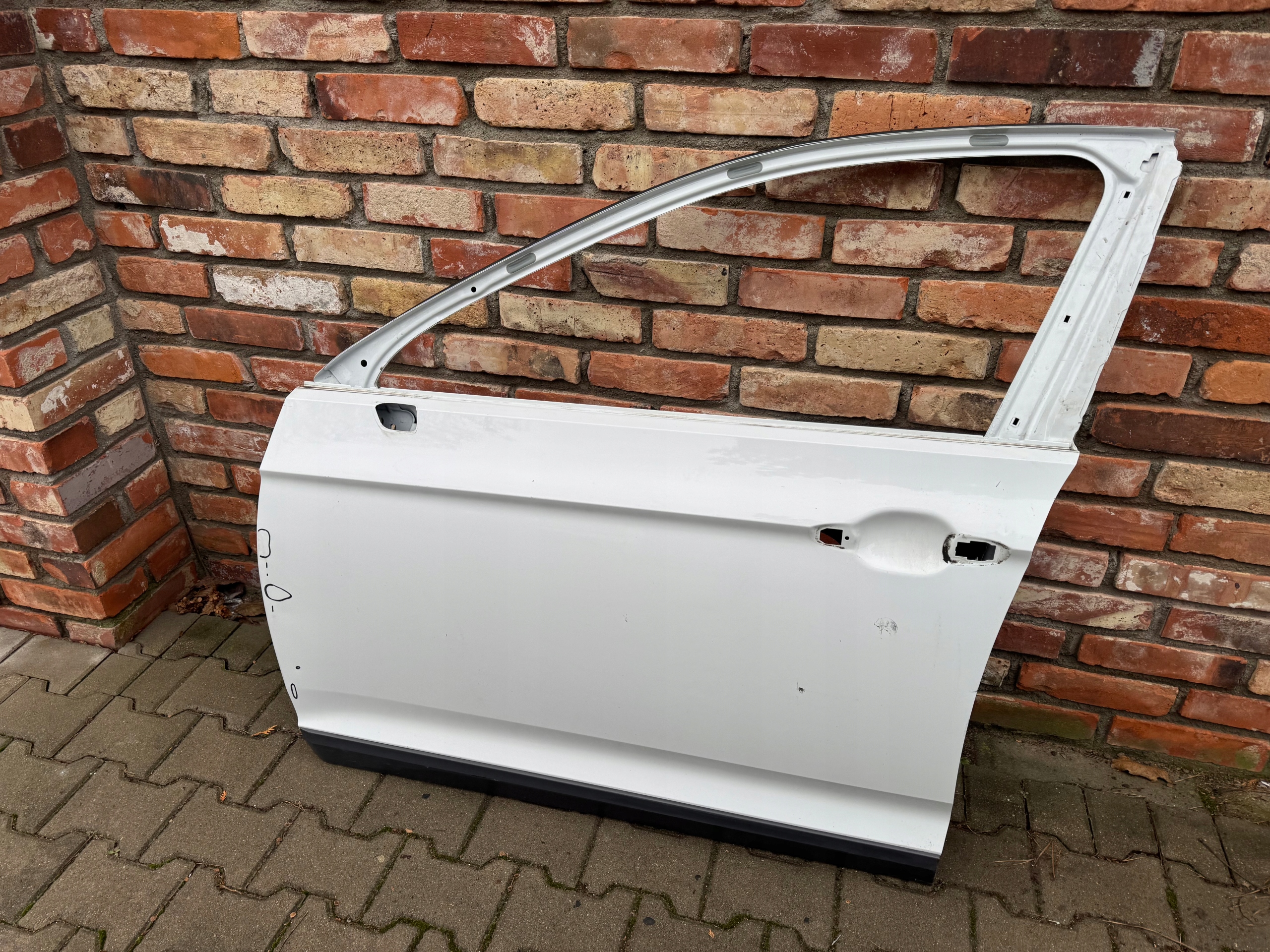 PASSAT B8 DRZWI PRZEDNIE LEWE GIEŁDA POZNAŃ Numer katalogowy części PASSAT B8 DRZWI PRZEDNIE LEWE GIEŁDA POZNAŃ