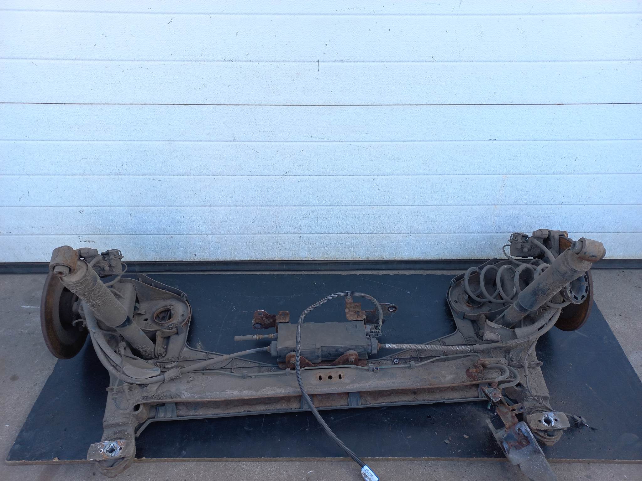 BELKA TYLNA ZAWIESZENIA HAMULEC LAGUNA III COUPE