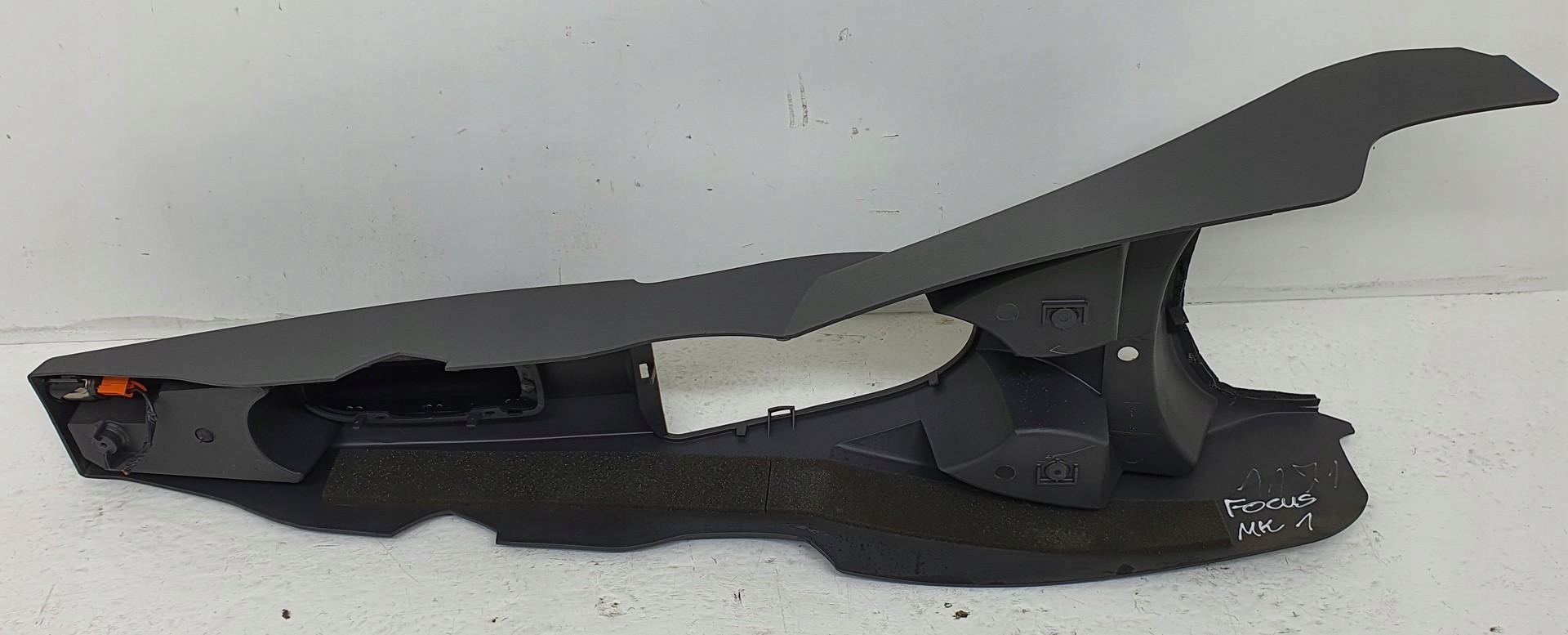 тунель середина контр FORD Focus MK1 2M5X-A04584-AAW европа