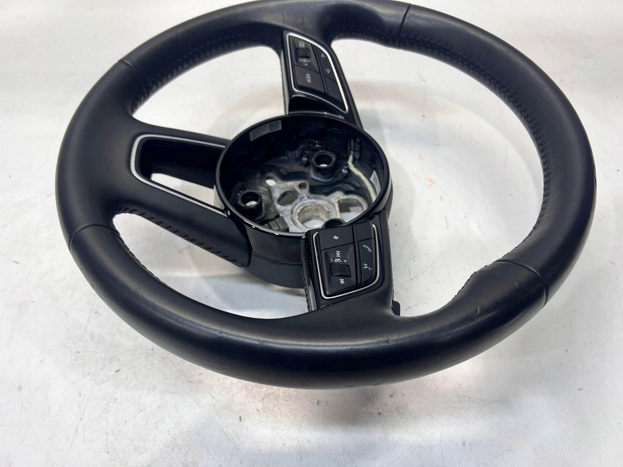 volant cuir MULTIFUNKCJA avec la direction AUDI A4 B9 8W0419091EK 1/25