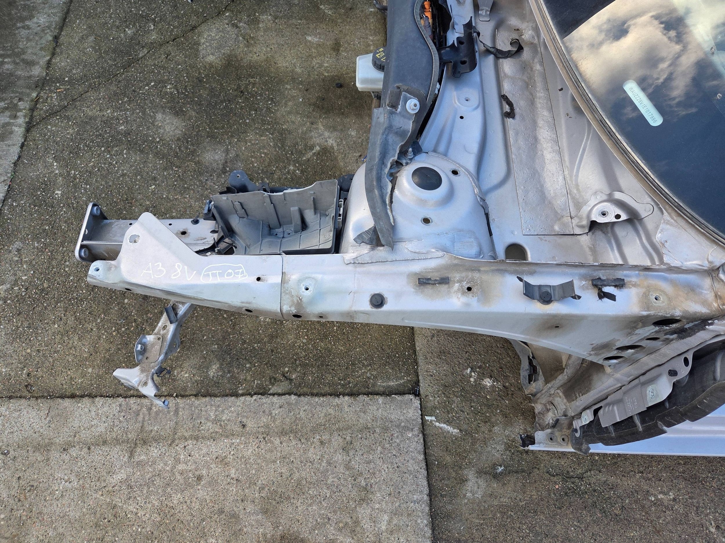 Audi A3 S3 8V quarter left without pillar A (TT07)