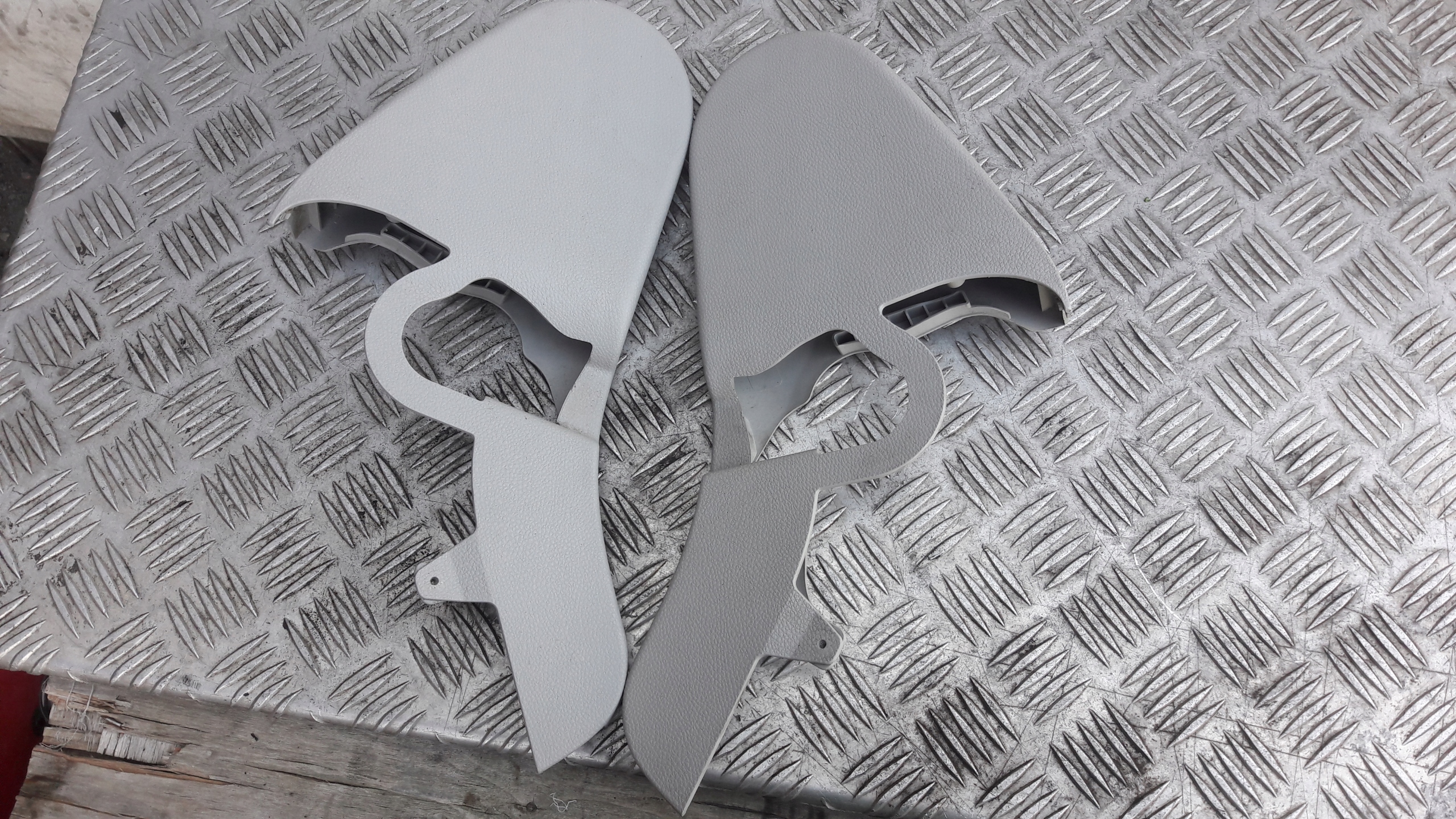MERCEDES W204 Blende Abdeckung SITZ links oder rechts MASKOWNICA vorne