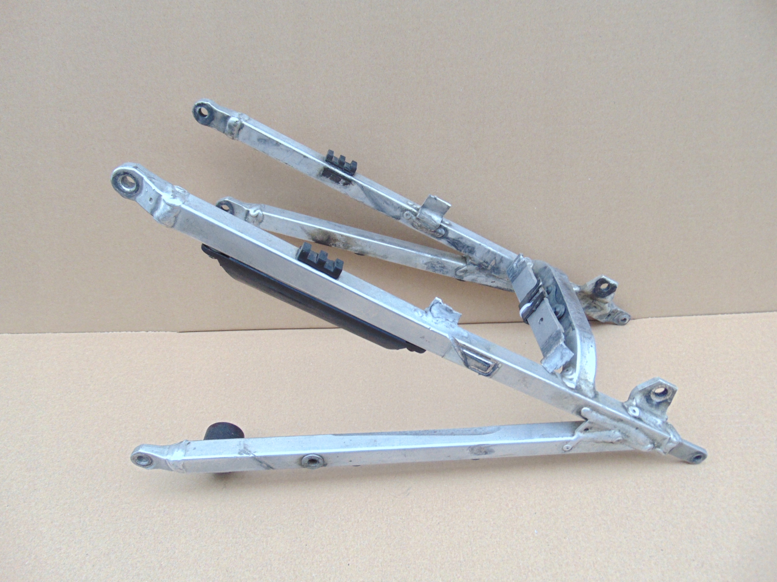 YAMAHA WR 450F ЗАДНЯ СТІЙКА ХВІСТ КРІПЛЕННЯ