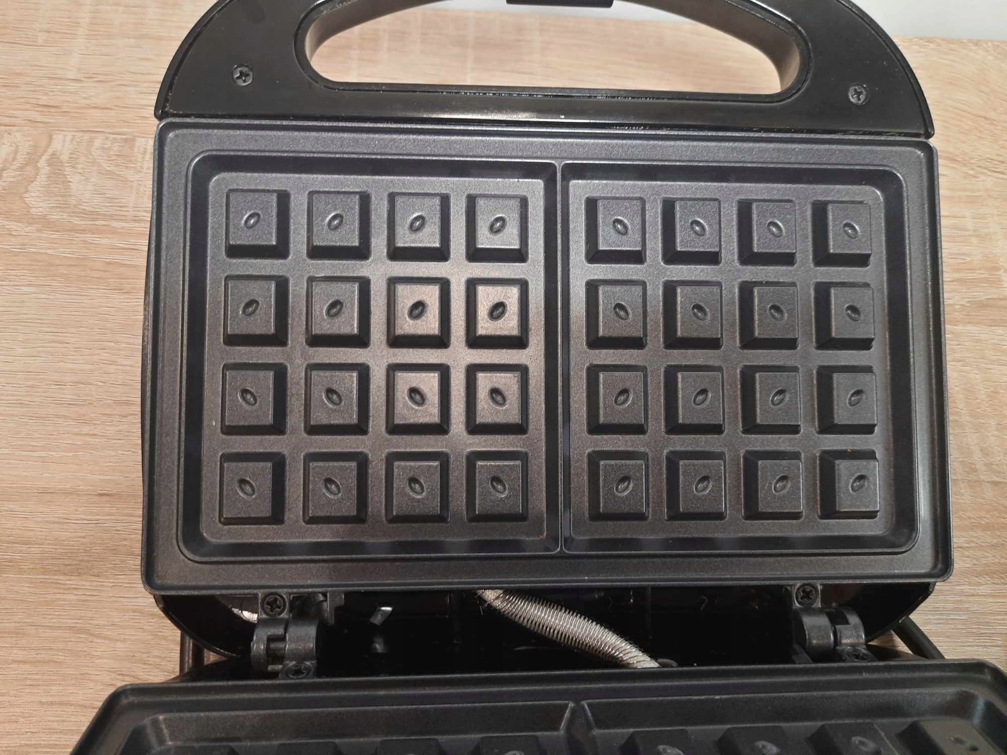 Gofrownica Ostba ABS06 750 W srebrny/szary, 2 gofry, stan bardzo dobry Kod producenta ABS07A