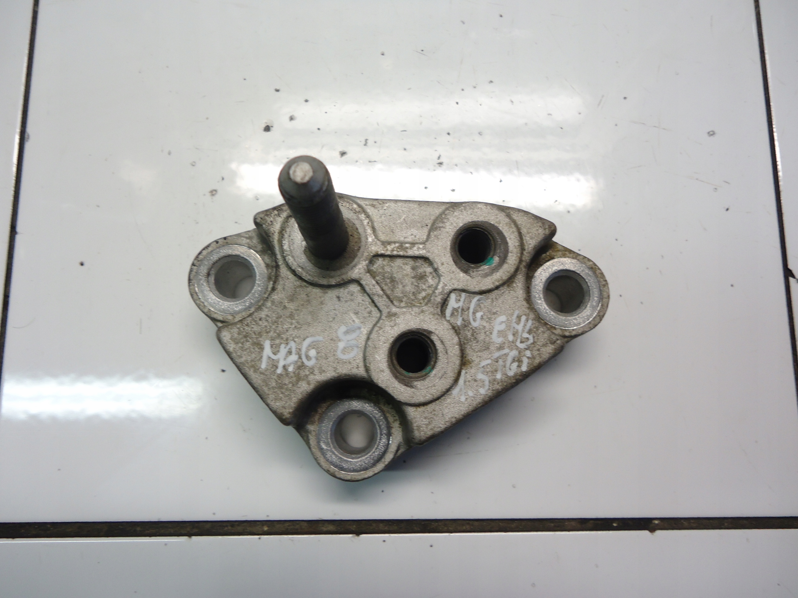 MG HS EHS 1.5 TGI 2020 15E4E engine mount 10012312