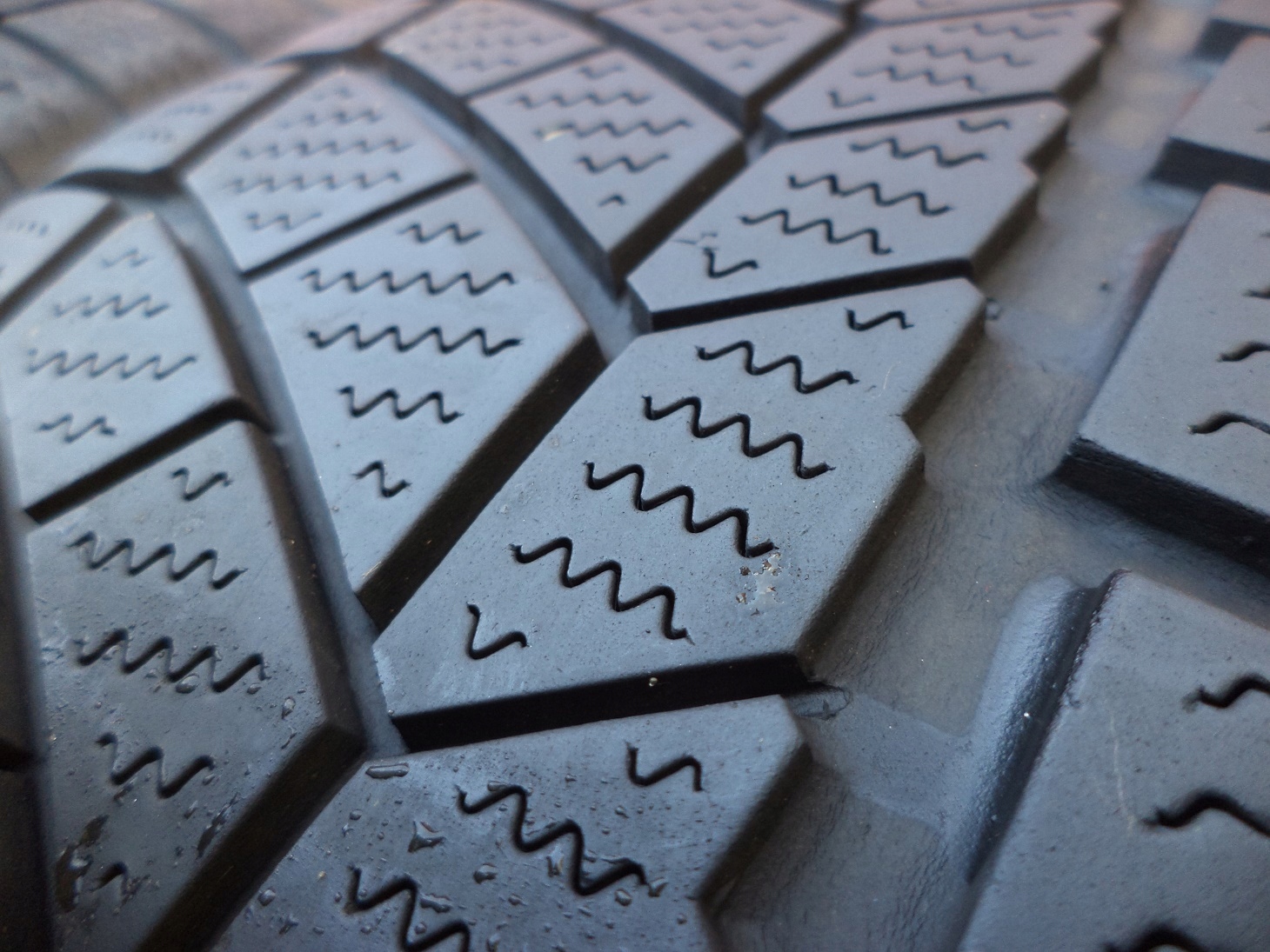 OPONY ZIMOWE CONTINENTAL 205/60 R16 !!! (R417) Liczba opon w ofercie Komplet 4 szt.