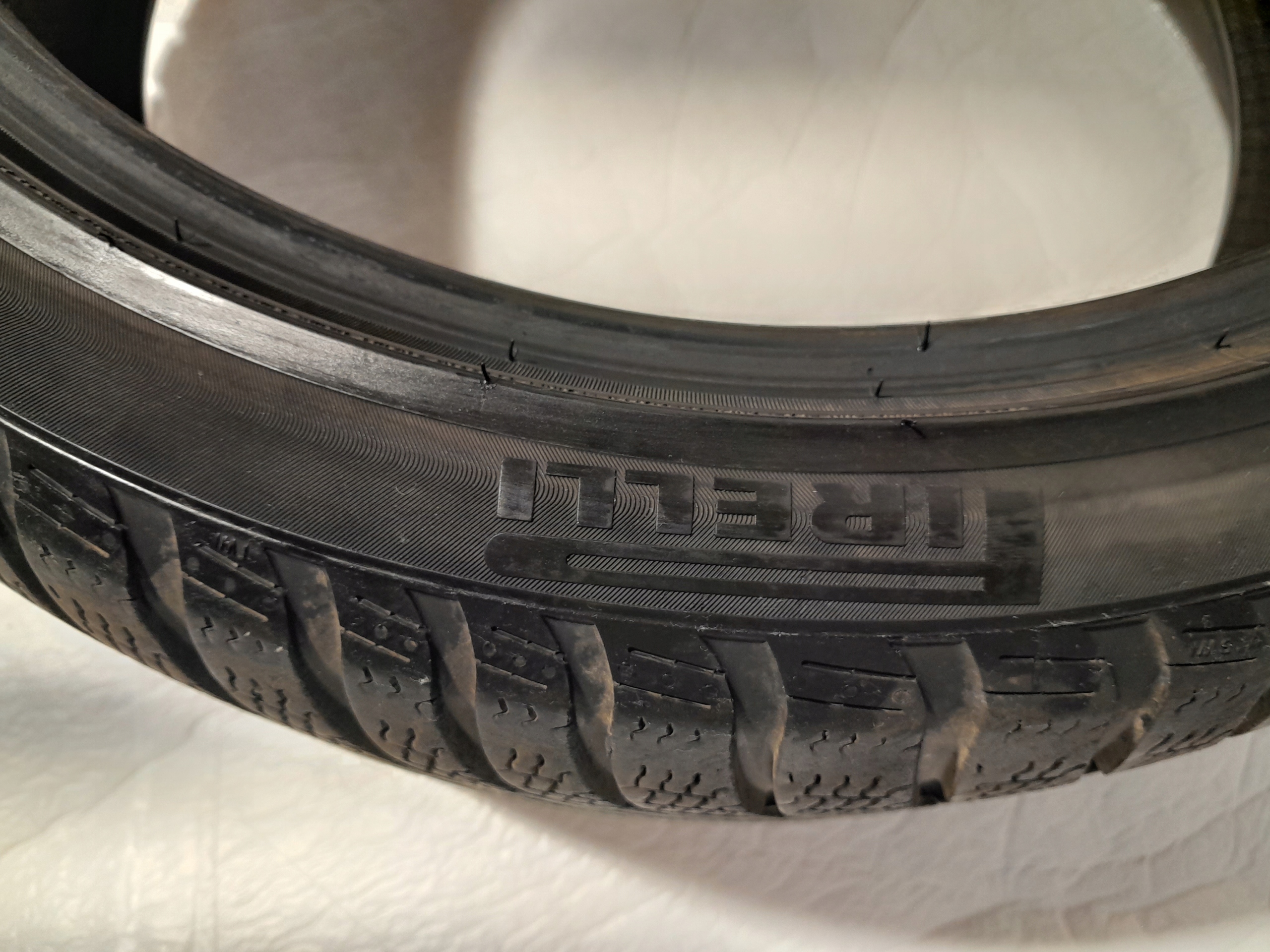 OPONA PIRELLI SOTTOZERO3 275/35R19 ZIMOWA RUN FLAT Kod producenta OPONA PIRELLI SOTTOZERO3 275/35R19 RUN FLAT