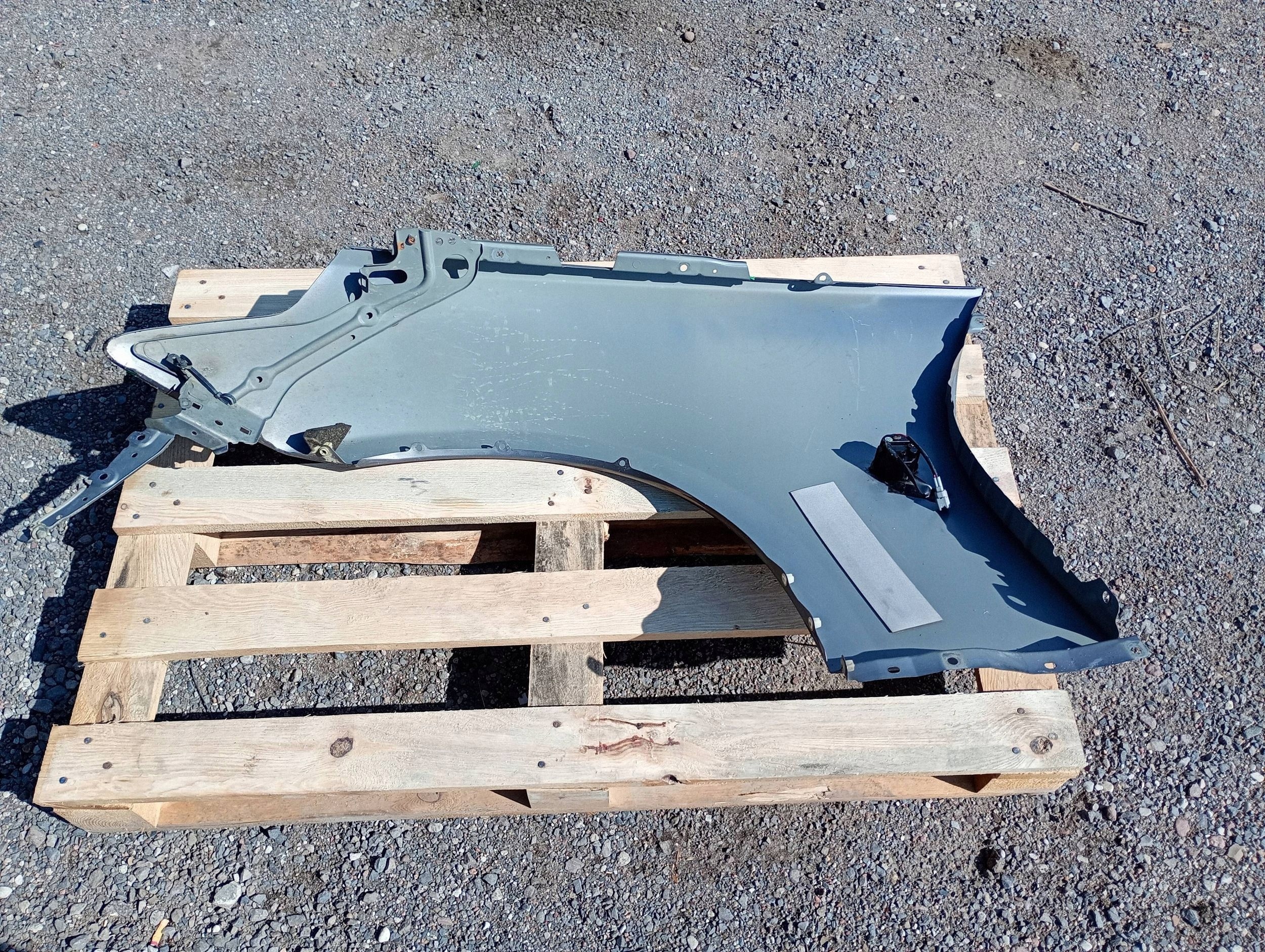 fender right front front right Nissan 370Z 2009